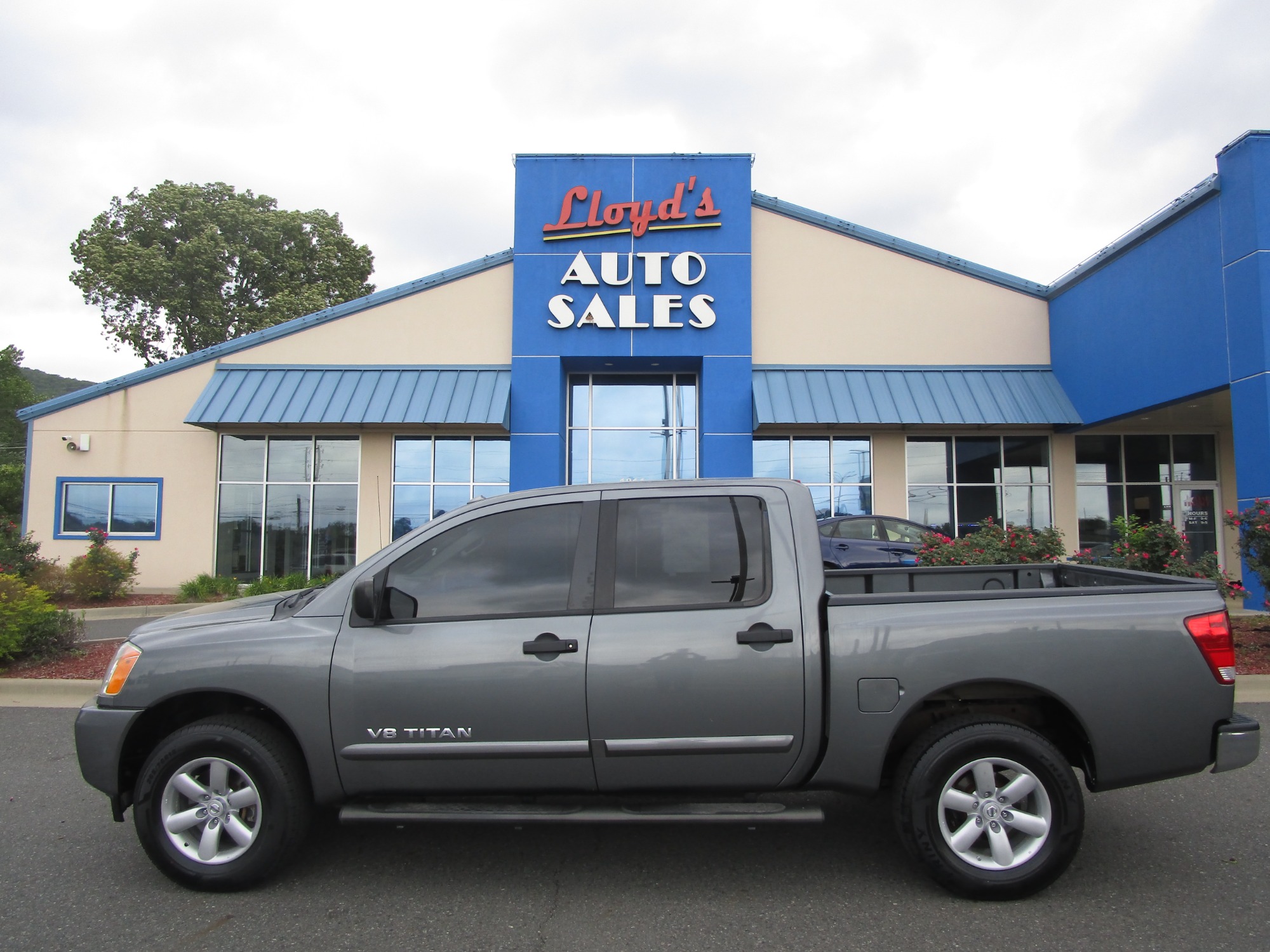 photo of 2013 Nissan Titan S Crew Cab 4WD